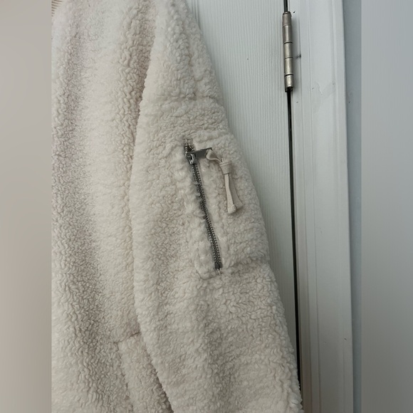 Abercrombie Oversized Sherpa Bomber Jacket - Picture 7 of 9